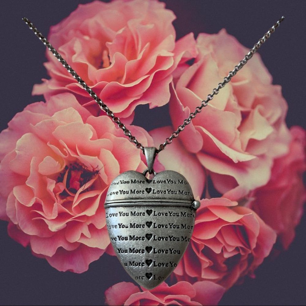 NIB Heart Love You More 🖤 Locket 32” Chain w/Tassel PERFECT FOR GIFTING